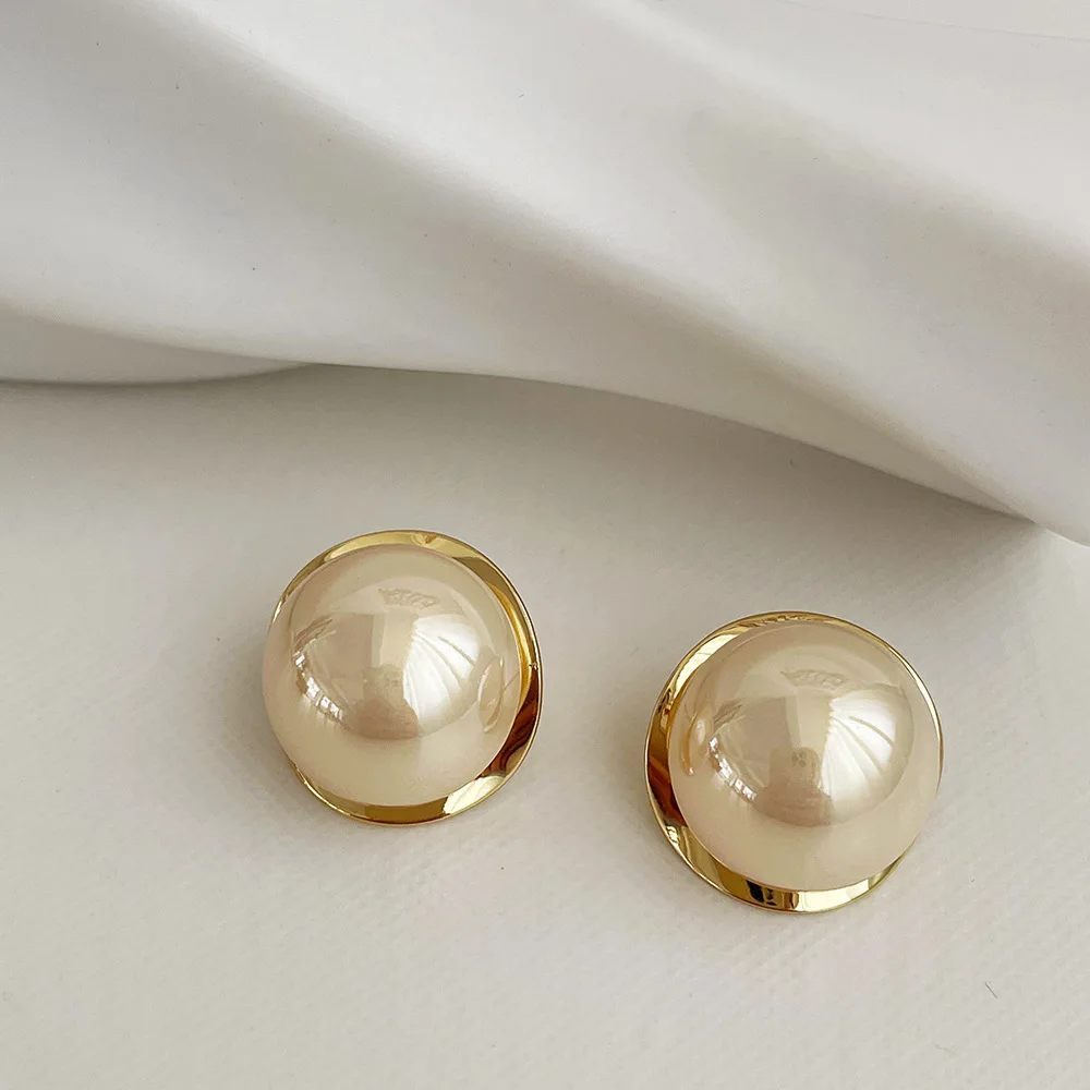 2024 New Light Luxury Simple Elegant Golden Pearl Stud Earrings For Women Fashion Cute Metal Jewelry Party Gifts