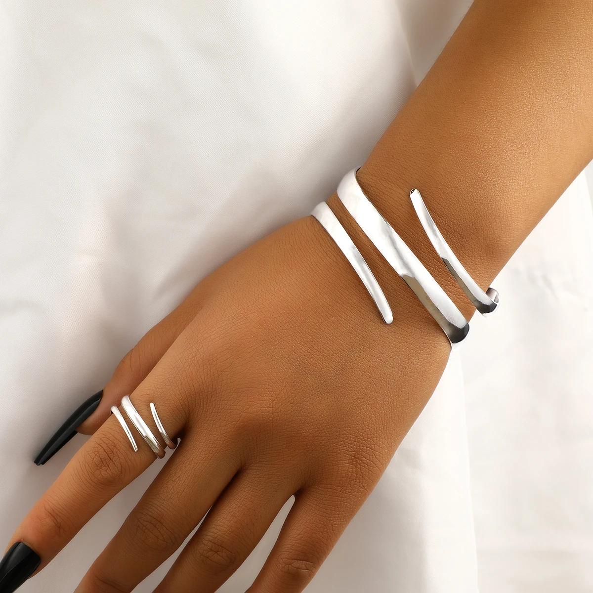 European And American Thick Bracelet And Ring Jewelry Set For Women Gold Color Geometric Line Bracelet Ring Combination Set Gift image 2