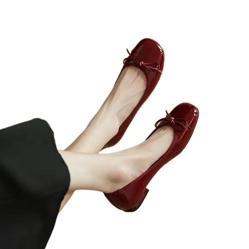 جديد ربيع الخريف أزياء المرأة الشقق براءات الاختراع والجلود الباليه الشقق ربطة قارب أحذية منخفضة الكعب الانزلاق على شقة امرأة سوداء المتسكعون