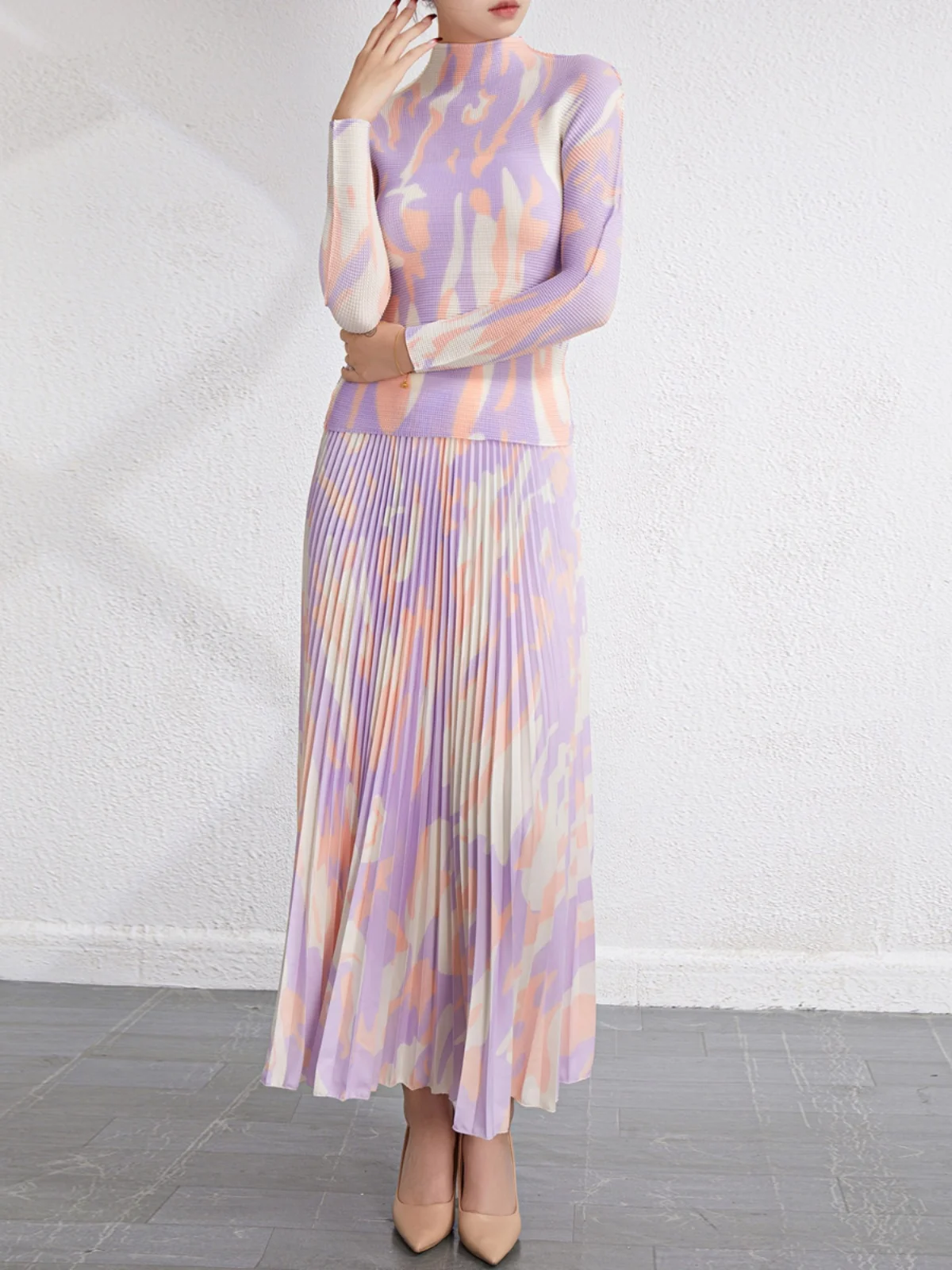 

Модный повседневный комплект из плиссированного воротника-стойки с длинным светом и юбкой, весенне-осенний новый комплект из полиэфирного волокна 00%