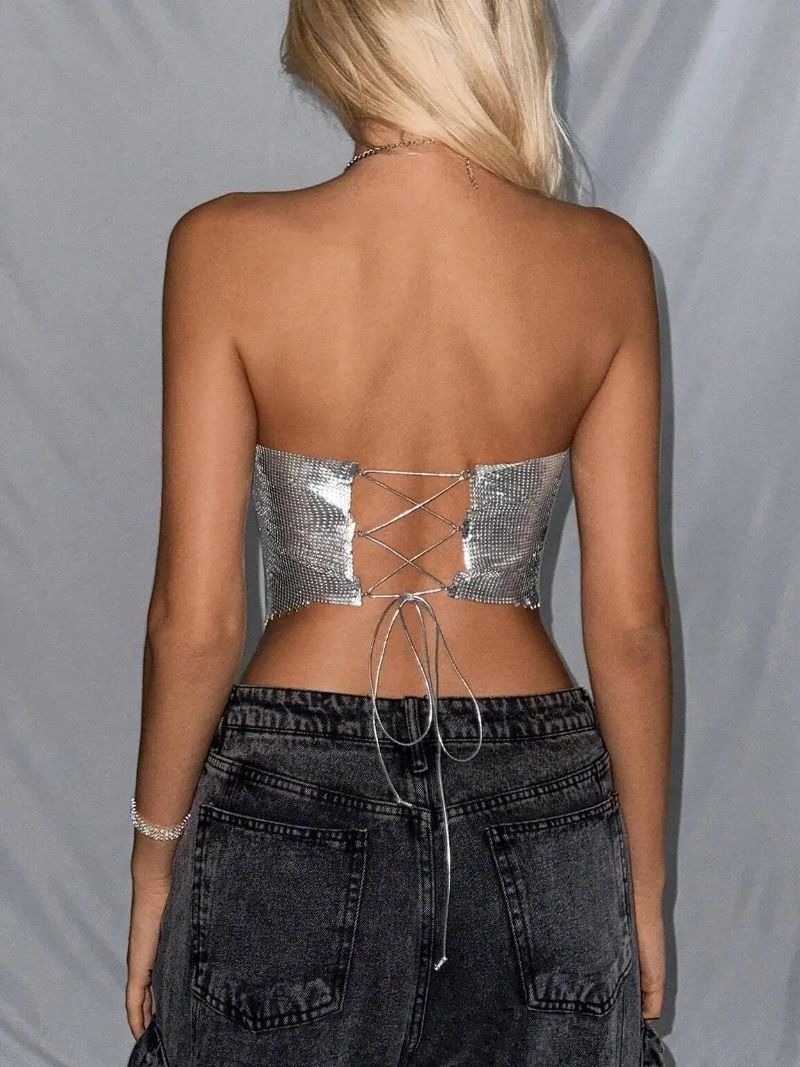 

Sexy Metal Strap Crop Top Vest for Women Cross-Border Music Festival Spicy Girl Outfit European Sle Tee-Dimensional Effect