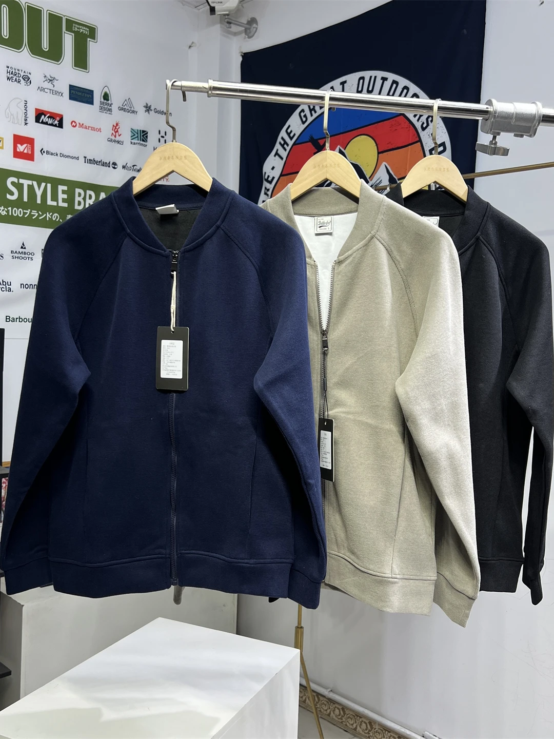 

Faionable Soft Cotton Blend Baseball Jaet Men's Casual Spring Outerwear Stand Fit Zipper Decorated Iron-Free Treaent