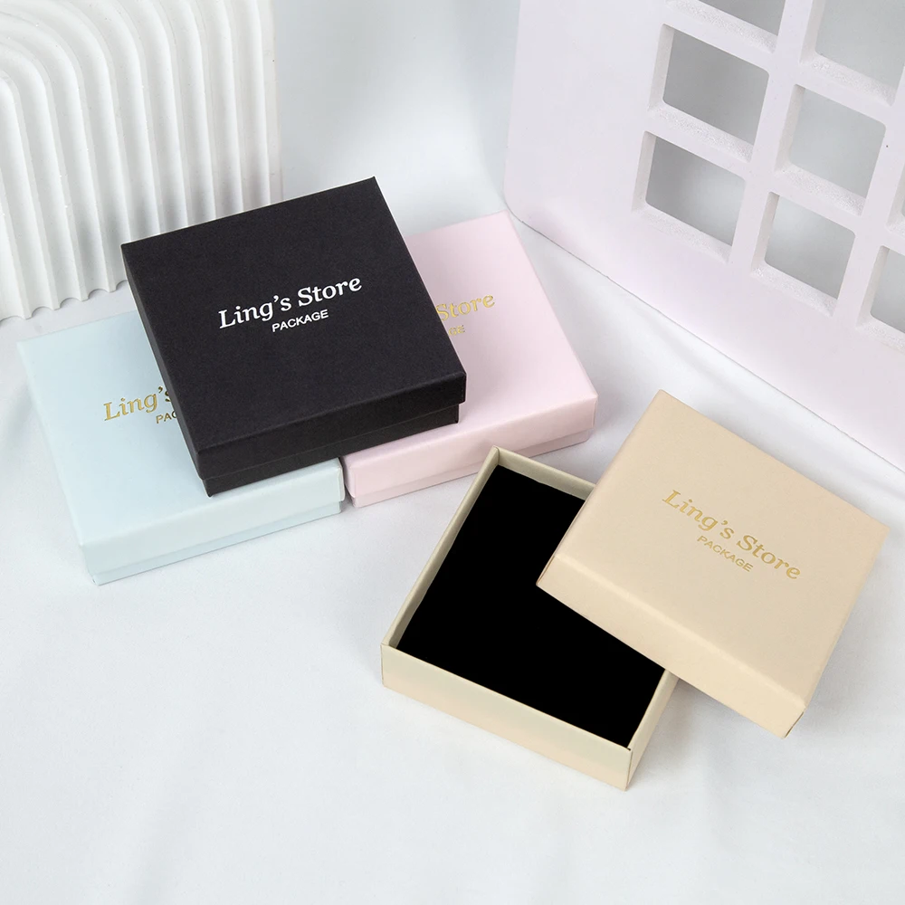 

50pcs Custom Logo Kraft Gift Boxes Black White Pink Paper Small Case Cardboard Rings Earrings Travel Jewelry Packing Carton Case