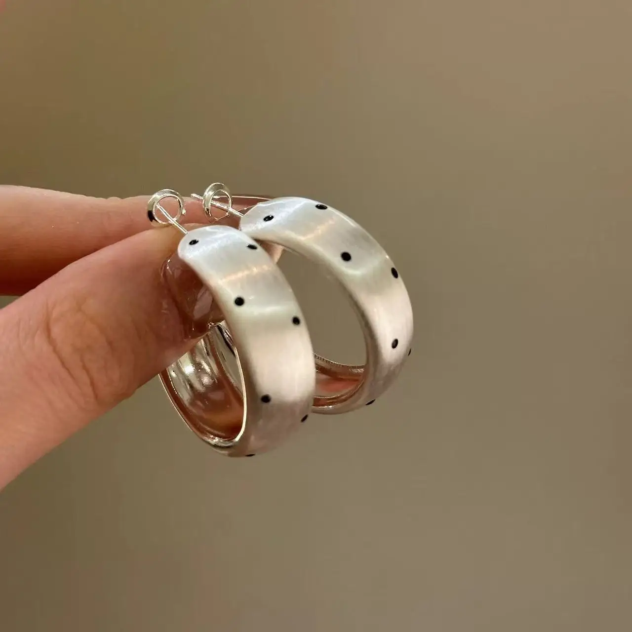 Retro Geometric Circular Polka Dot Earrings For Women Fashion Simple Temperament Metal Hoop Earrings Office Party Accessory Gift image 2