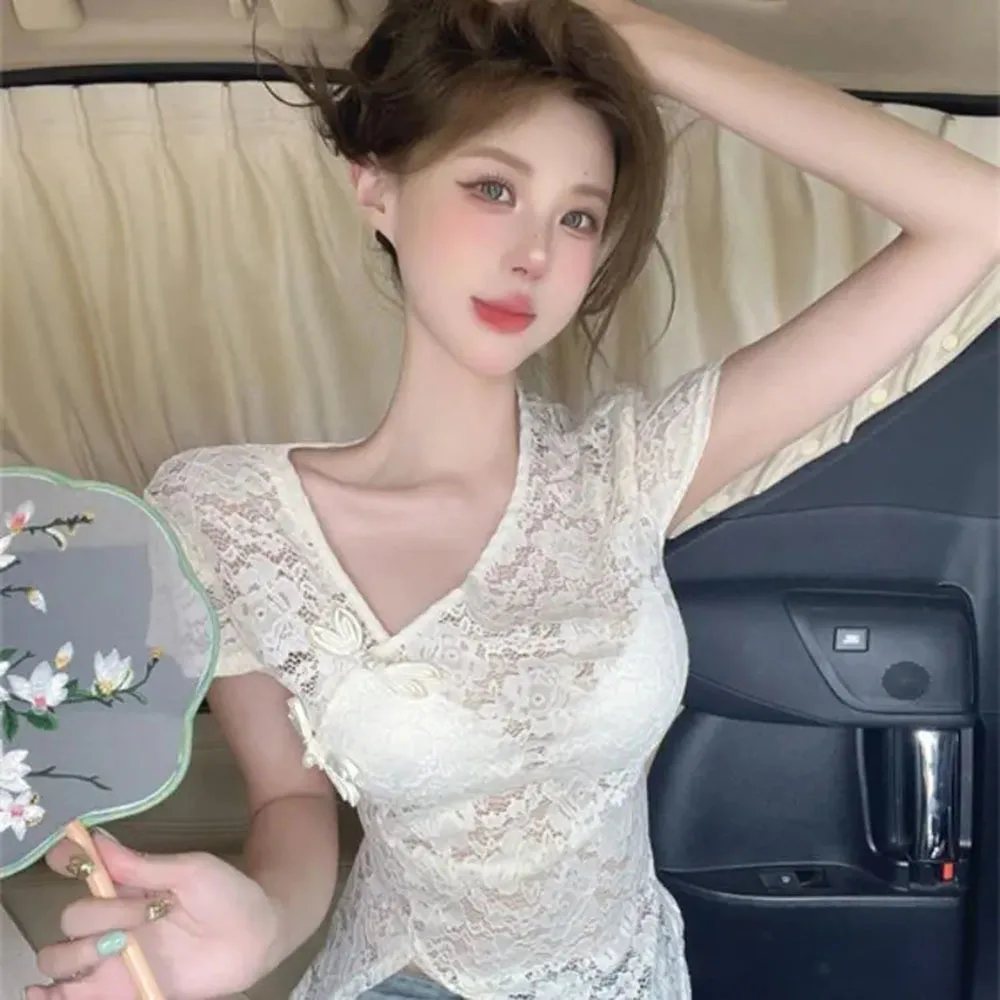 

Женская Асимметричная футболка с V-образным вырезом в китайском стиле, модная облегающая футболка с разрезом и коротким рукавом, женские летние милые кружевные топы для девочек, новинка 2024