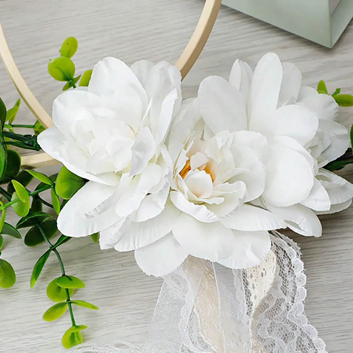 1Pc Wedding Round Bamboo Flower Wreath, Western-Style Wedding Bridesmaid Artificial Flower Handheld Wreath, Bridesmaid Rose Wreath, Suitable for Weddings and Festivals, Lace Tassel Home Decoration Wall Hanging Round Wreath, Photography Props, Wedding Dress Accessories view 5