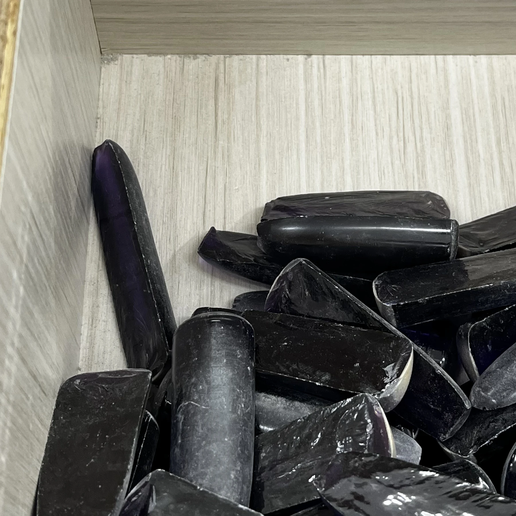 

100 г/лот, твердость 9,0 # 61, необработанный синтетический корундовый материал для изготовления драгоценных камней