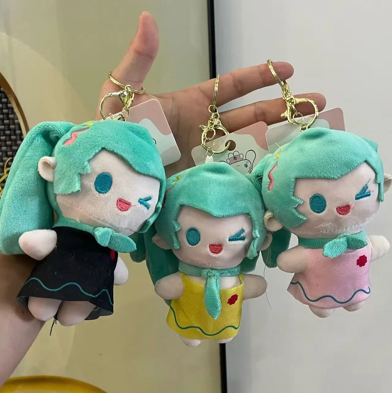 พวงกุญแจตุ๊กตาขนนุ่มสไตล์อนิเมะน่ารัก ขนาด 12 ซม. 4 แบบ ของขวัญวันเกิดสำหรับเด็กผู้หญิง ผู้หญิง ใช้แขวนกระเป๋า