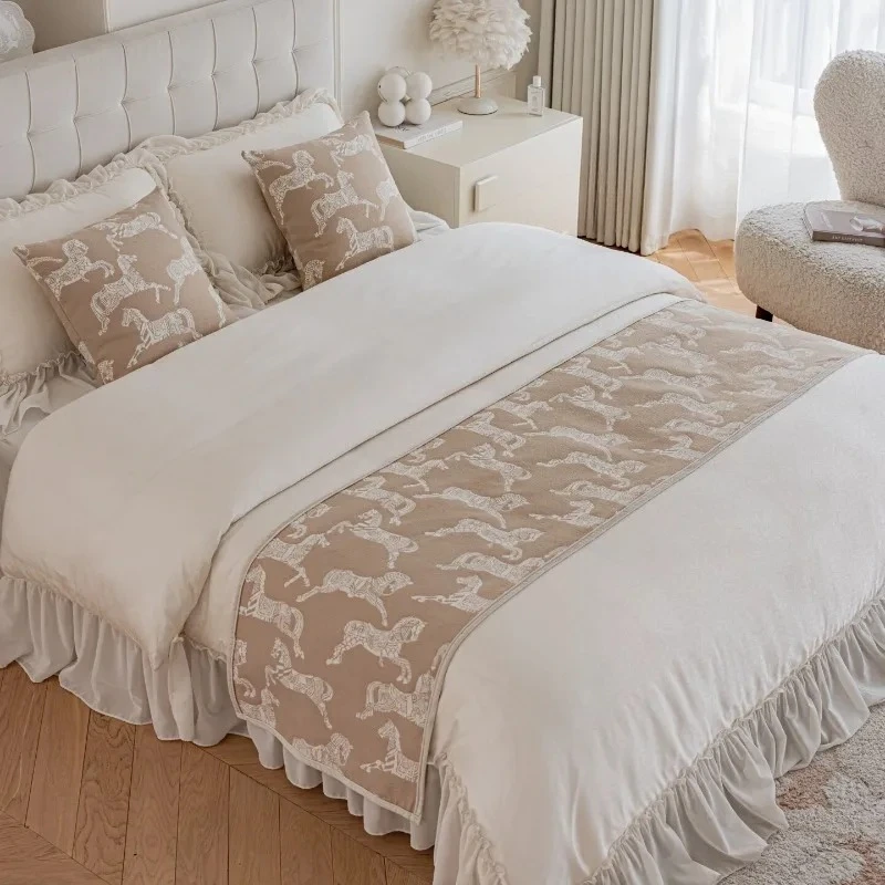 Premium Retro Faux Cashmere Bed Runner Flag Vintage Horse Pattern Decorative Bedding Scarf Hotel Style Bedroom Decor Luxury Gift