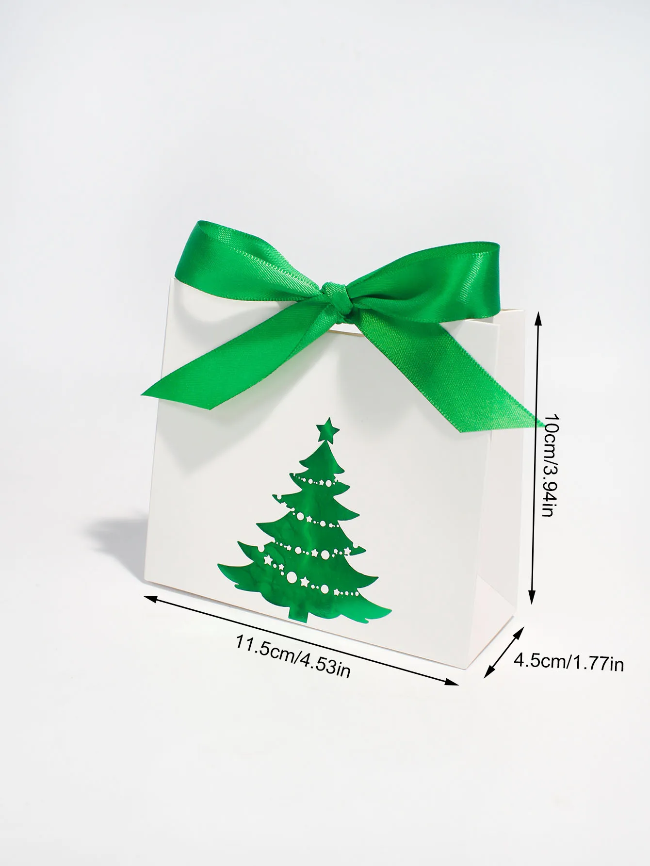 Happy Christmas candy box, children\'s gift box, festive decoration atmosphere, and candy placement