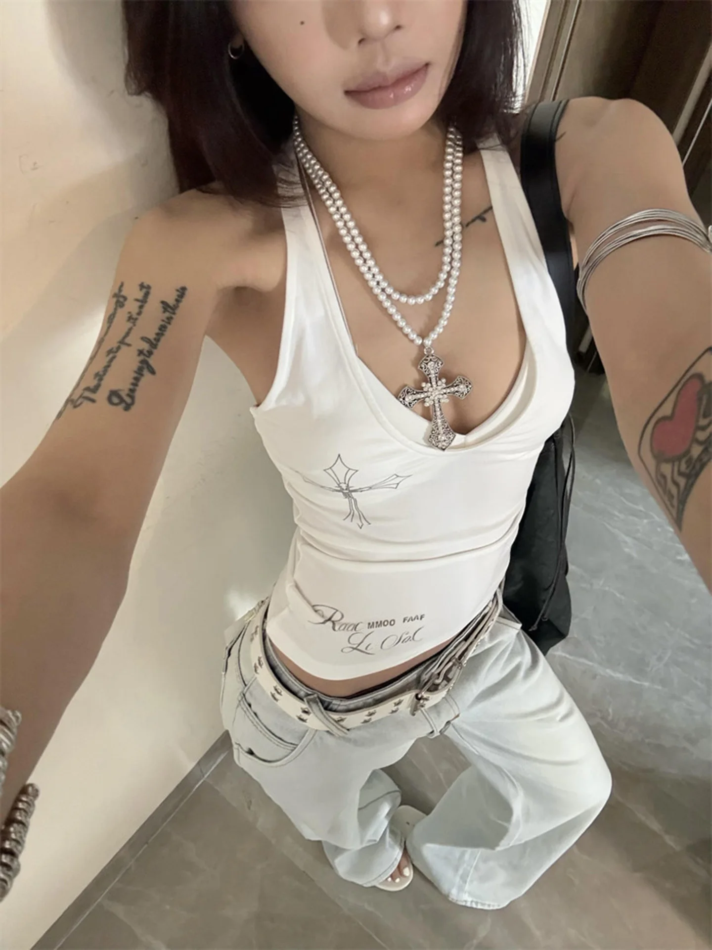 Slim Fit Cross Knot Sleeveless Neck Hanging Vest Women's Summer Fashionable Versatile White Top Commute Style Short Length