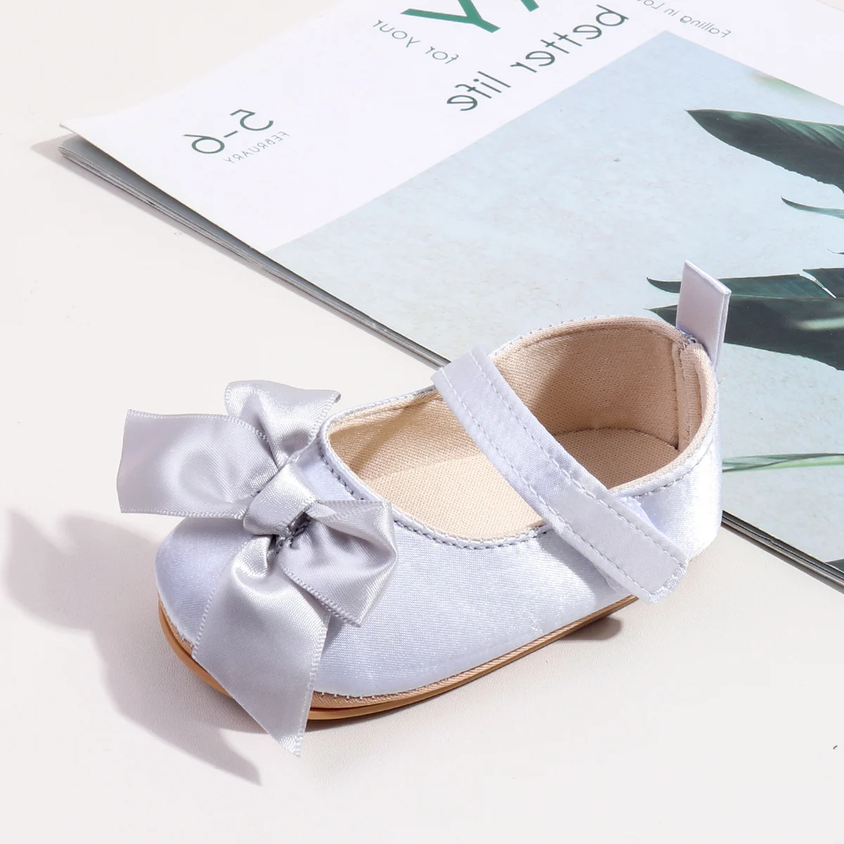2025 primavera y otoño nuevo estilo zapatos de aprendizaje de princesa para bebés-zapatos de tela cómodos y versátiles con lazo para niños pequeños