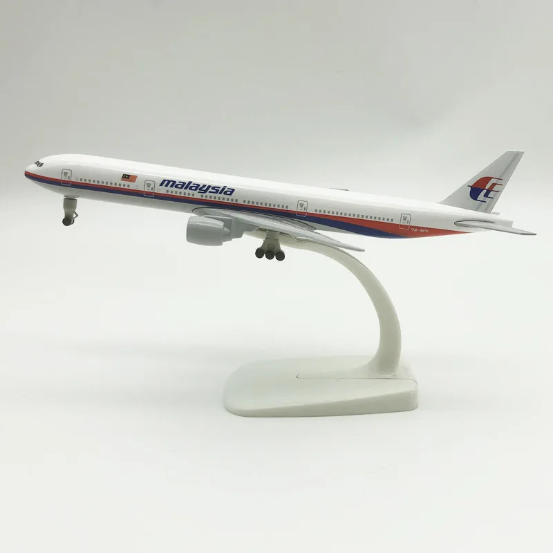 

20cm Malaysia Airlines Boeing 777 Alloy Plane B777 with wheels 1:400 Aircraft Model Replica Collectibles Home Decoration
