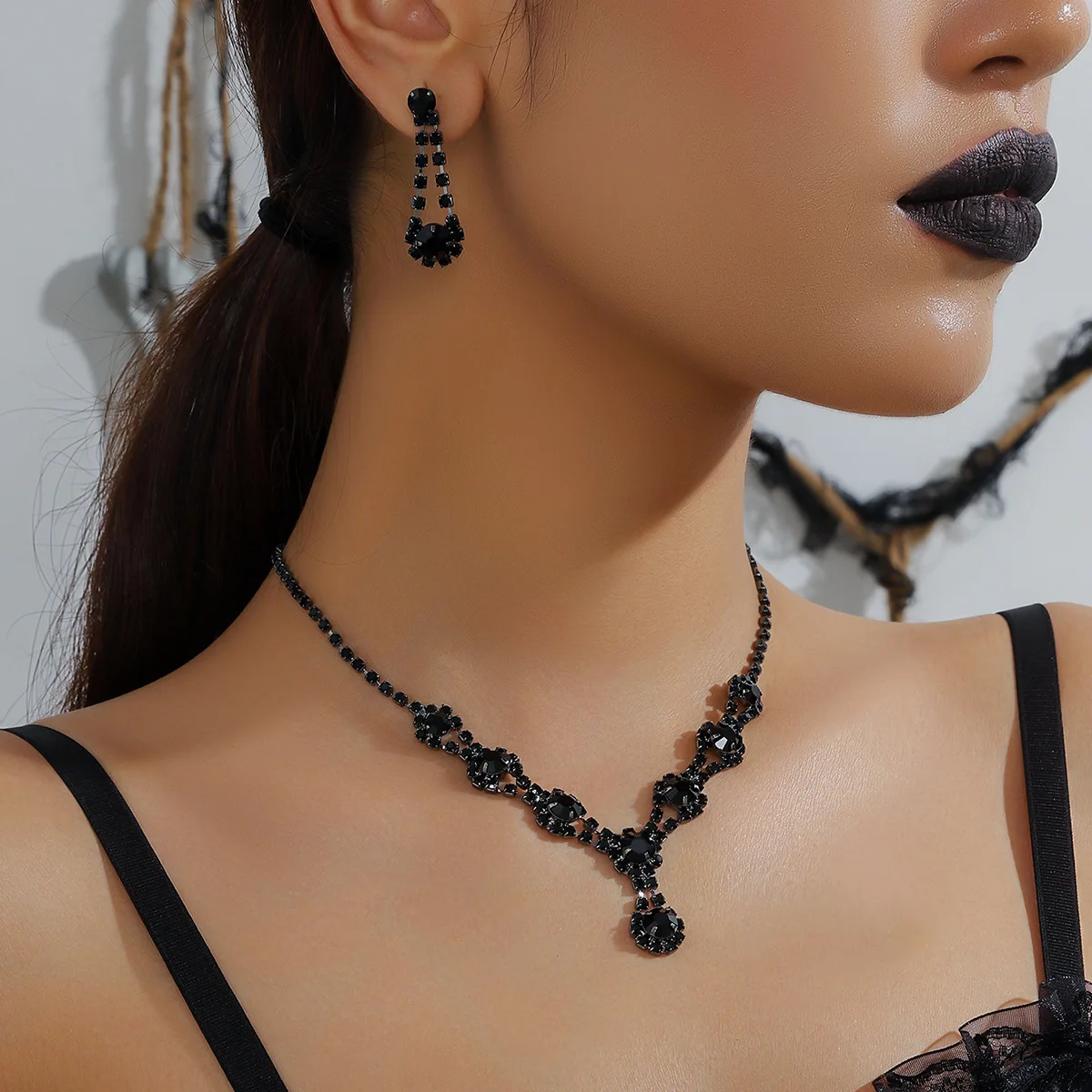 Black Gothic, rhinestone necklace earring set, performance catwalk set chain banquet jewelry, all copper.