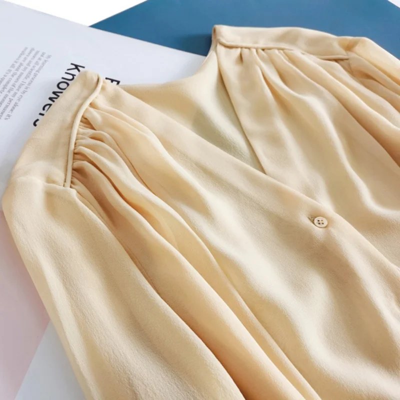 Birdtree, chemisier 100% soie véritable, hauts décontractés à col en v Double couche pour femmes, simple boutonnage, manches complètes, nouvelle chemise ample 2025 T5D403JF