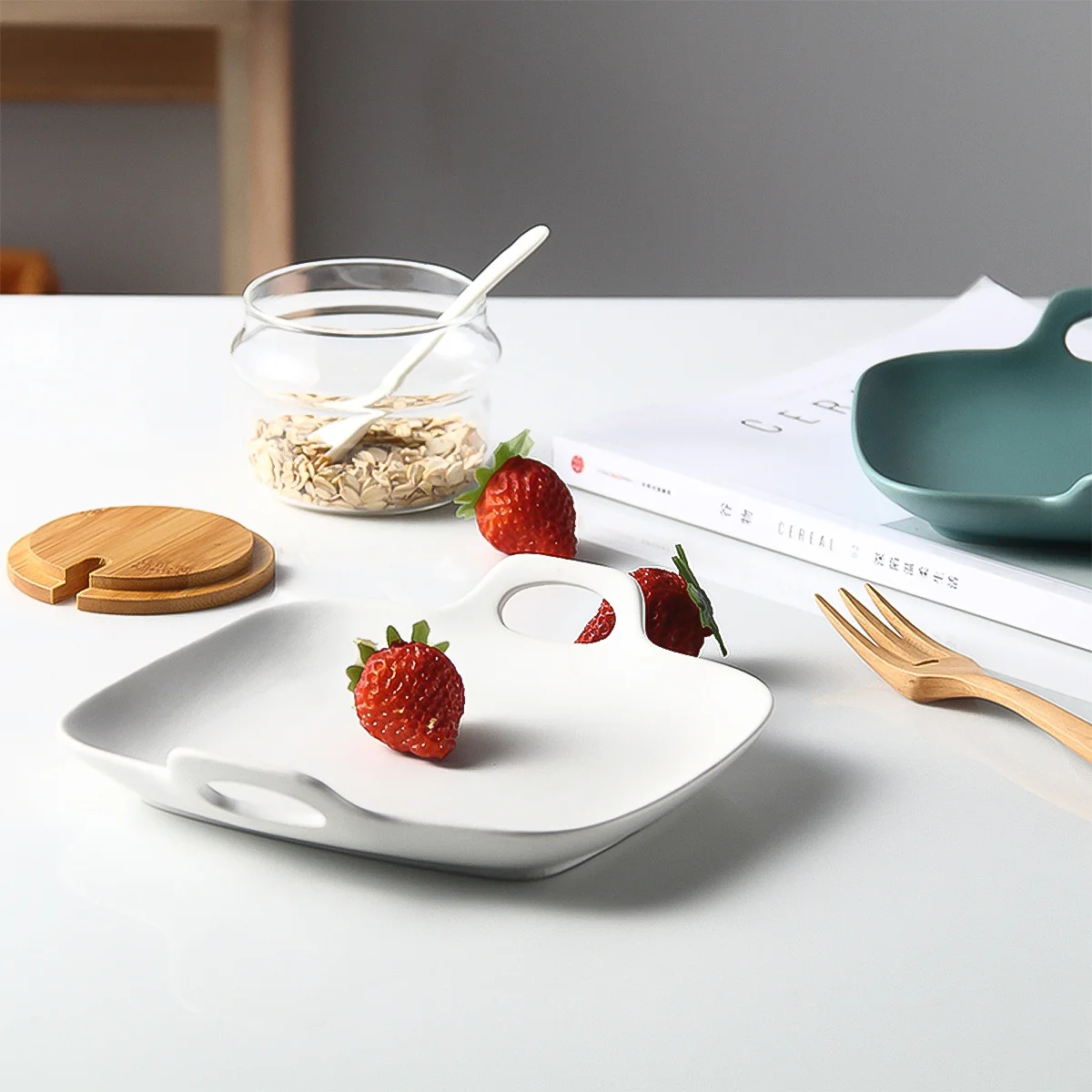 

8 Inches Matte Glaze Porcelain Plate Fine Texture Ceramic Food Tray Double Handle for Cafe Restaurant Dessert Shop Decoration