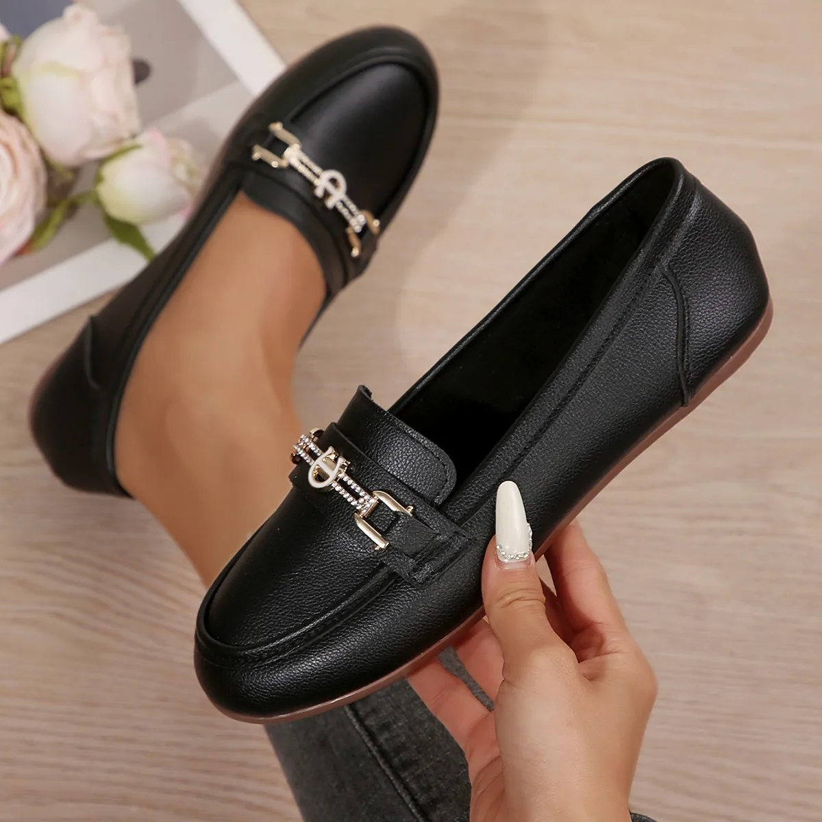 

Женская обувь на плоской подошве, новинка 2025 года, кроссовки без шнуровки на плоской подошве, женские осенние однотонные удобные лоферы на мягкой подошве с круглым носком, повседневные удобные лоферы на плоской подошве