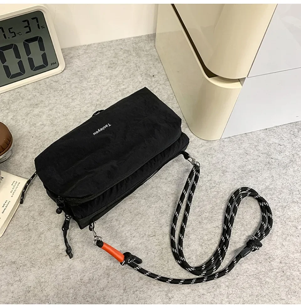 Unisex Camp Messenger Bag, große Kapazität, Umhängetasche für Männer und Frauen, robuster Nylon-Wander- und Reiserucksack – Detail 13