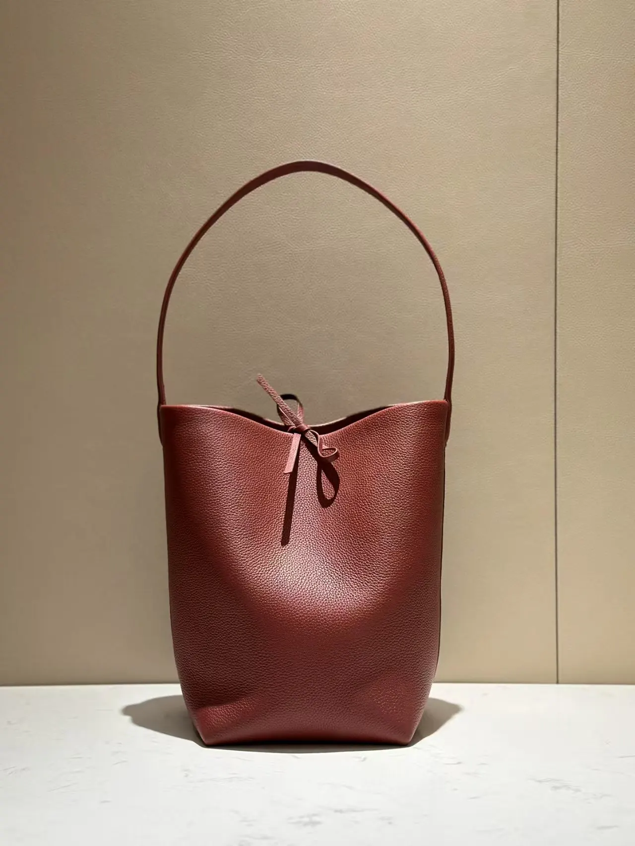 High Quality Classic Water Bucket Bag Lychee Patterned Top Layer Cowhide Shoulder Bag Women's Commuting Bag Large capacity