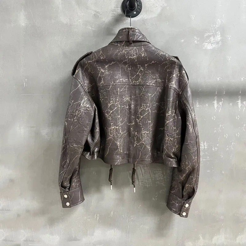 Damenmantel Frühjahr 2025, neue Mode, natürliches echtes Schaffell, kurze Länge, importierte Haut, Faltenprozess, Kragenkrawatte