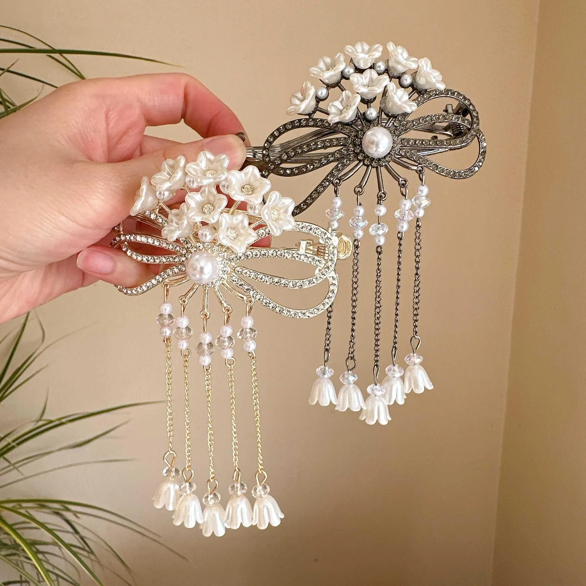 Daily Fashion White Flower Hairpins Ponytail Holder for Women Floral Pendant Headpieces Elegant Pearls Hair Jewelry Accessories