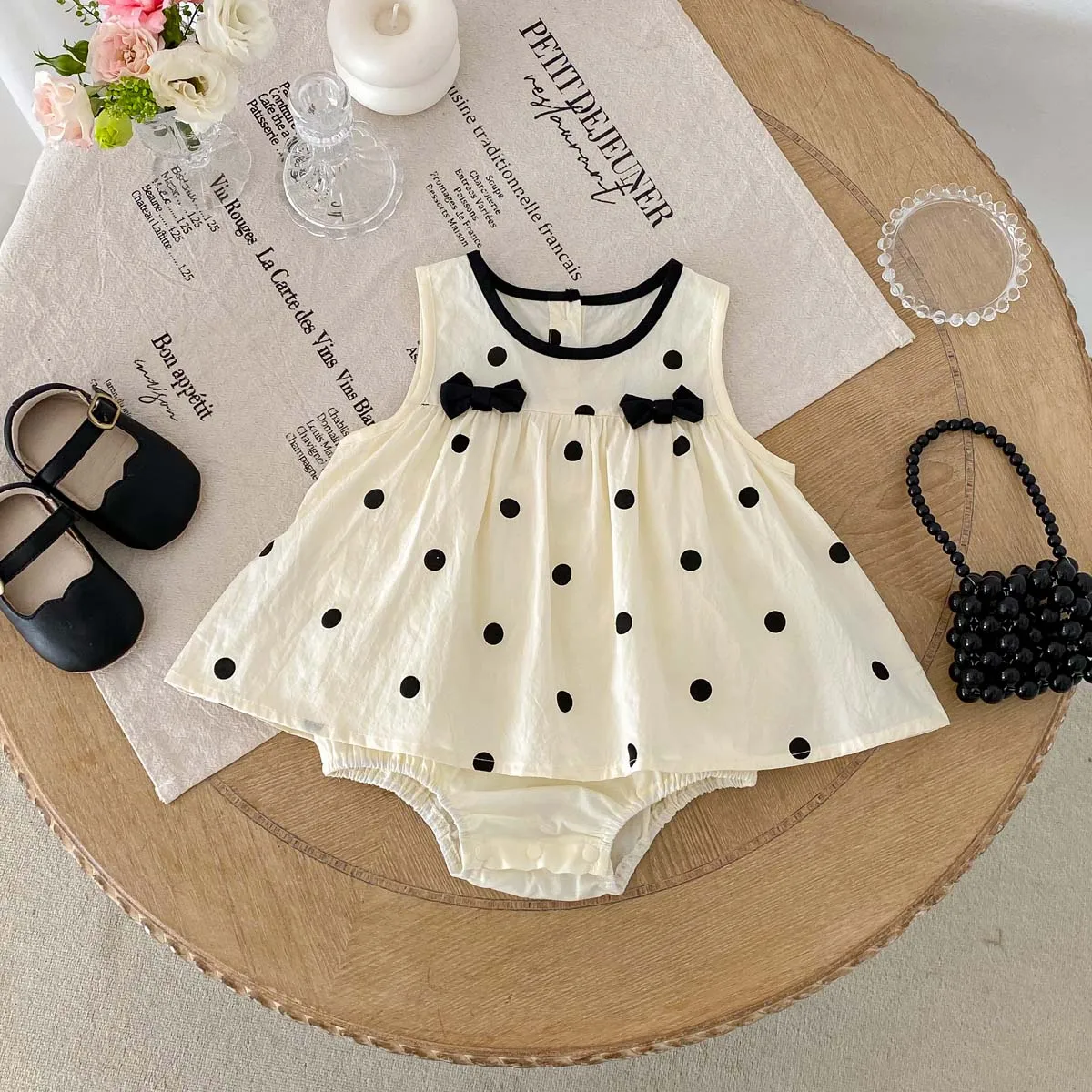 

Korean-style summer baby girl sweet and cute wave point bow dress, baby girl sleeveless dress, very suitable for going out to we