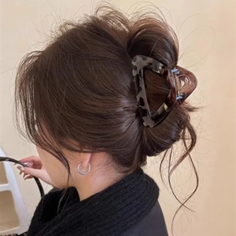 Triangular Hair Claw Korean Minimalist Clip 2025 New Geometric Hair Accessory for Women Multi Style Updo High Ponytail