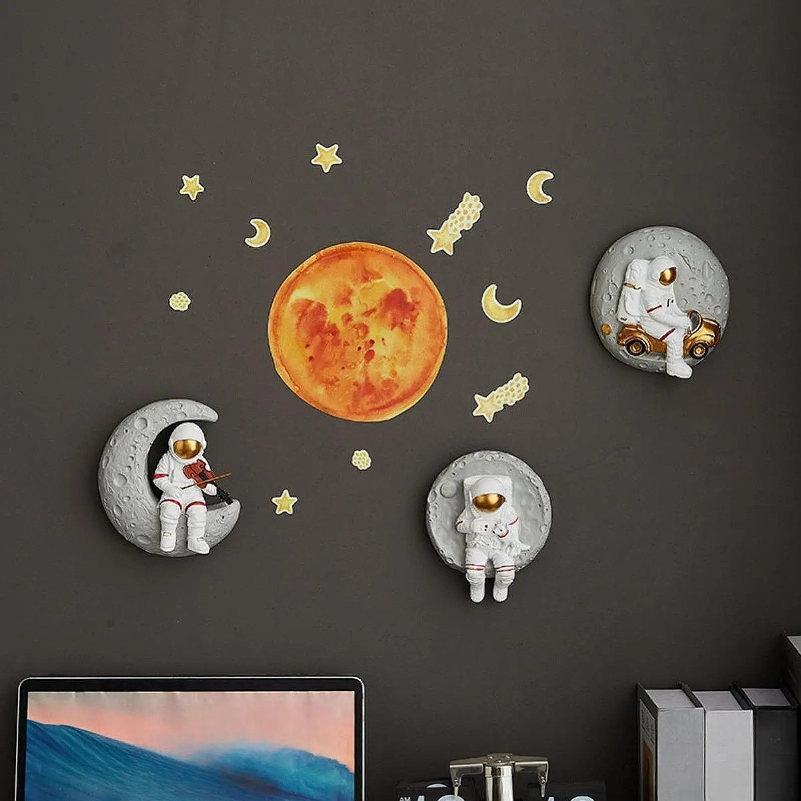 

3x Astronaut Wall Mount Sculptures Modern Relief 3D Wall Decorations Spaceman Statues for Background Hotel Office Kids Room Bar