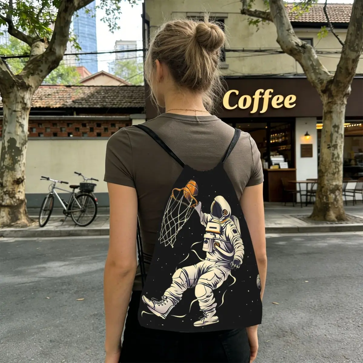 Astronaut spielt Basketball im Weltraum. Rucksäcke, multifunktionale Sporttasche mit Kordelzug, Buchtasche, Sporttasche, Büchertaschen für Reisen, Schule