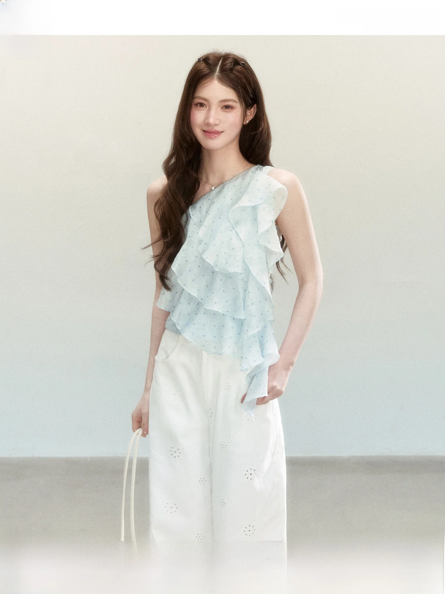 Sweet Girl Feel Wood Ear  Oblique Shoulder Polka Dot Chiffon Top Summer Design Shoulder Exposure Sleeveless Shirt