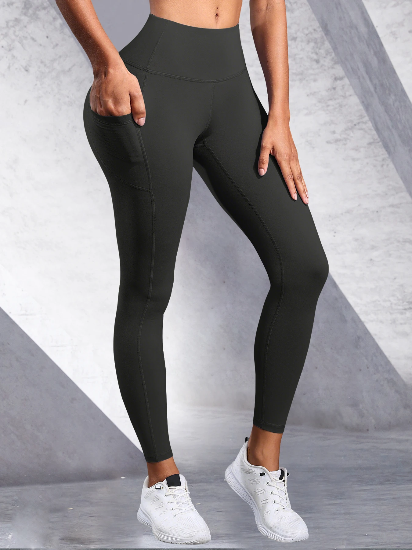 سراويل اليوغا النسائية عالية الخصر مع جيوب جانبية سراويل رياضية للنساء سراويل ضيقة للتحكم في البطن