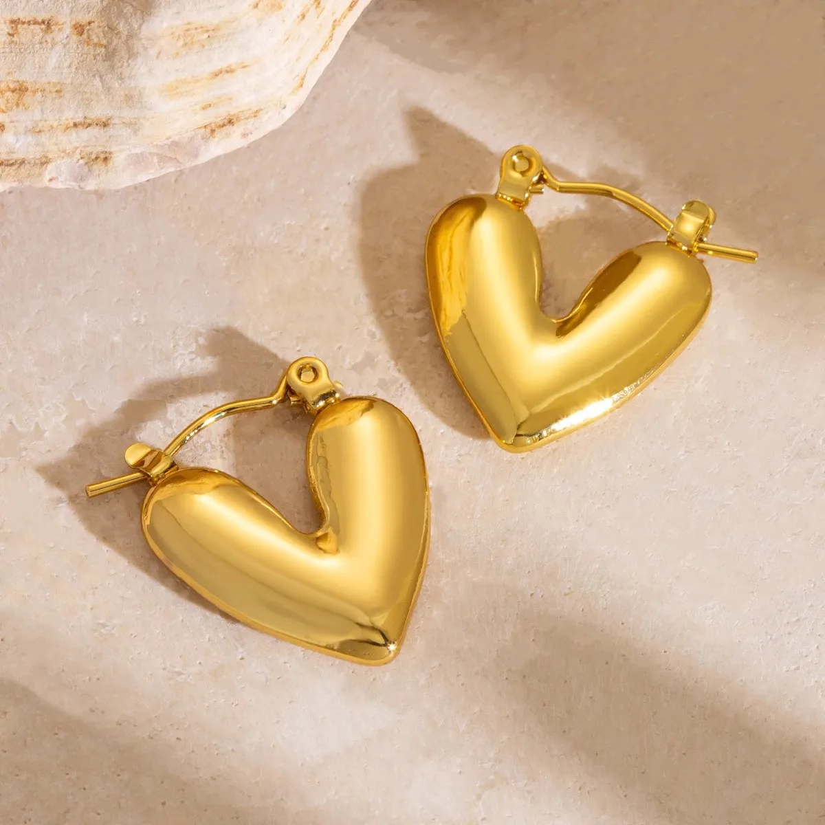 Heart Earrings Women's 24K Gold AU999 - Dainty ear-hugging hearts, light luxury and tender, suitable for parties and streetwear