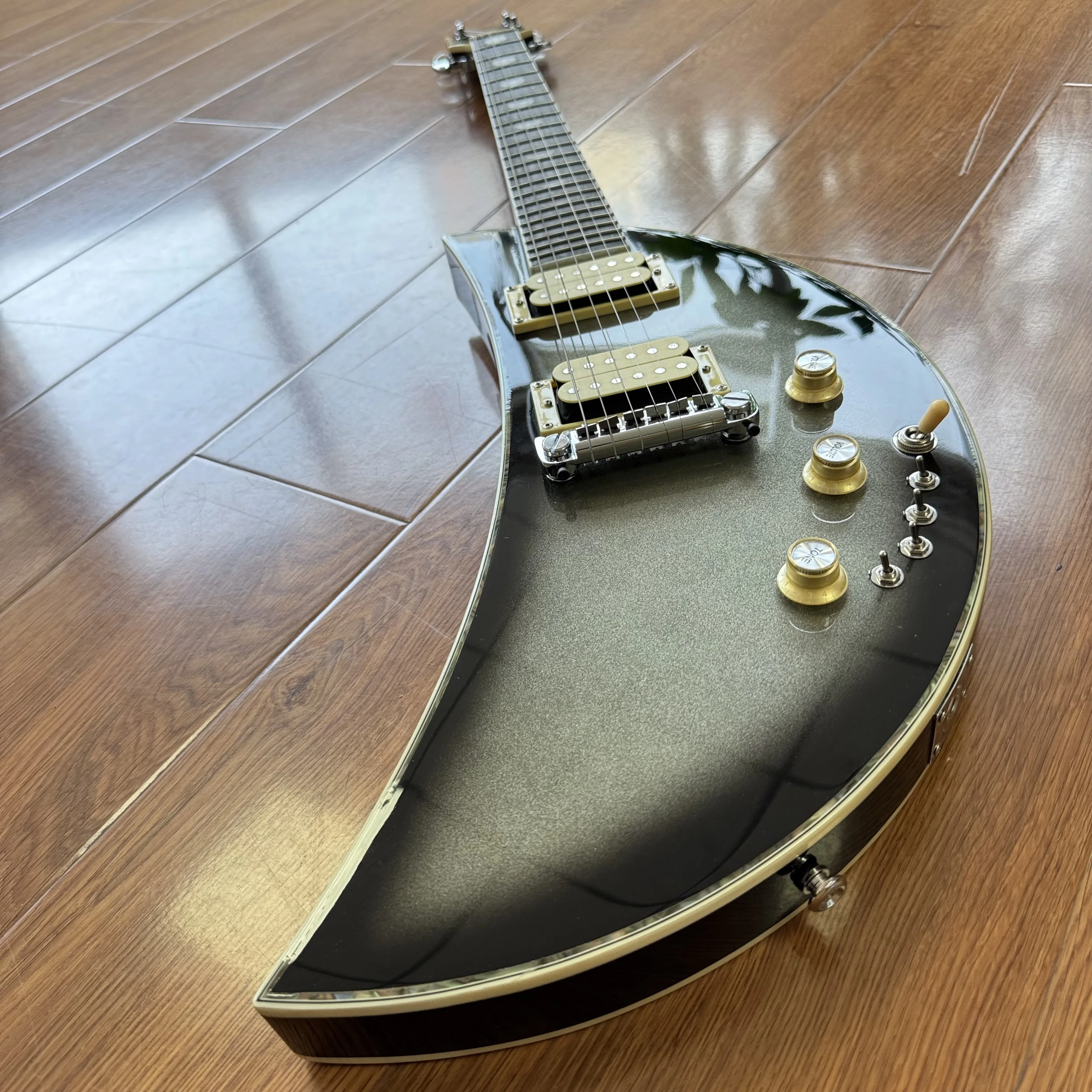 Costom Silver-Black Gradient Color Crescent-Shaped Electric Guitar Butter-Yellow Double-Coil Pickups Rosewood Fingerboard