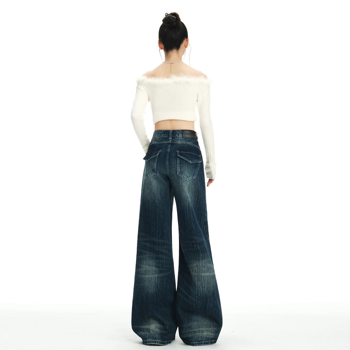 

2025 autumn American retro back pocket flip design, loose straight leg wide leg jeans, women's fashion trend