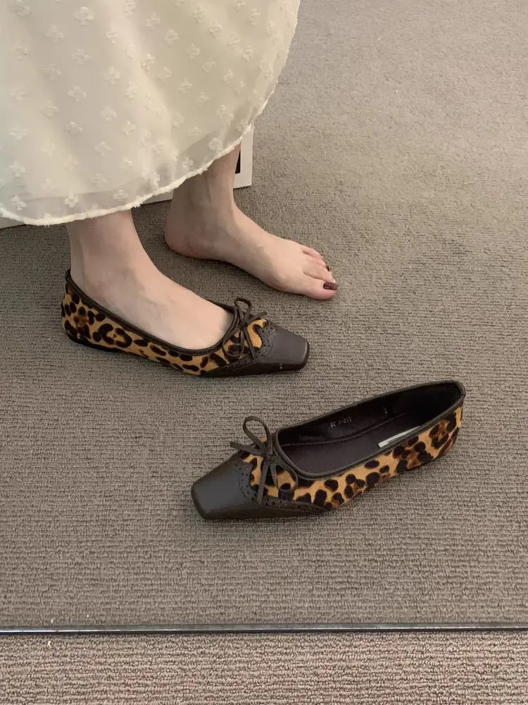 Damen Loafer mit eckiger Zehenpartie und Schleife, flache Schuhe im französischen Stil, weiche Sohle, flache Slip-Ons für Freizeit, Büro, bequeme Fahrschuhe – Detail 8