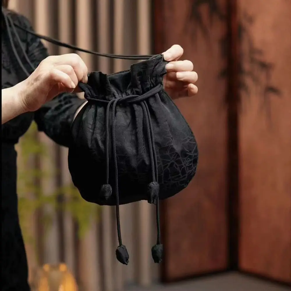 

Silk Material Retro Handbags Drawstring Closure Embroidery Design Drawstring Purse Storage Function Embroidery Silk Bags