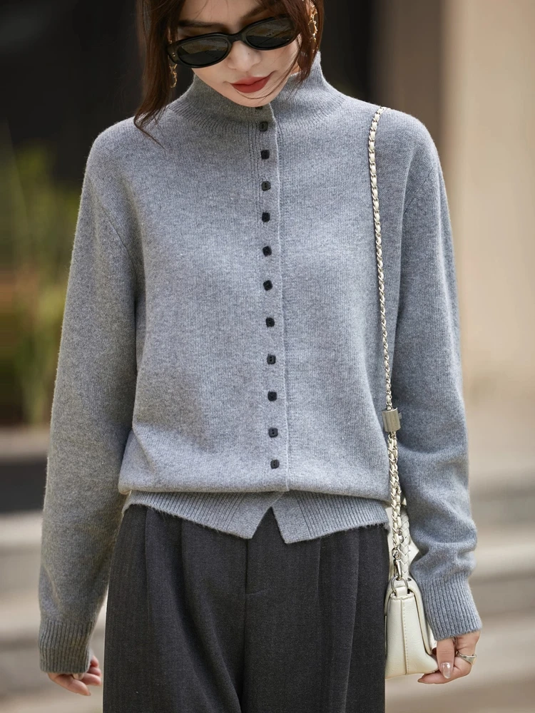 سترة محبوكة بأزرار للنساء، فضفاضة وعصرية، مناسبة للخريف والشتاء، إصدار جديد متعدد الاستخدامات، بيضاء تُظهر البشرة بلونها الطبيعي...