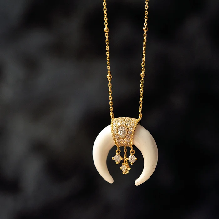 Niche Hand-polished Necklace With Diamonds, Natural Chalcedony Crescent, Fringed Pendant, Collarbone Chain Necklace