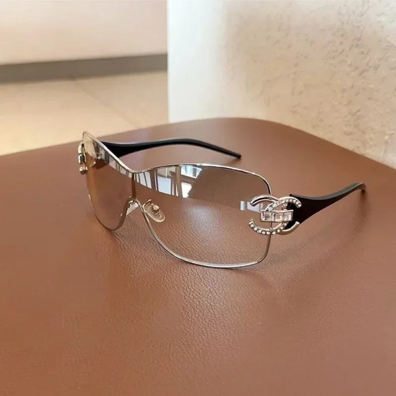 

New One-piece Large Frame Sunglasses with Double C Diamond Studded Sunglasses for Women, European and American Metal Sunglasses