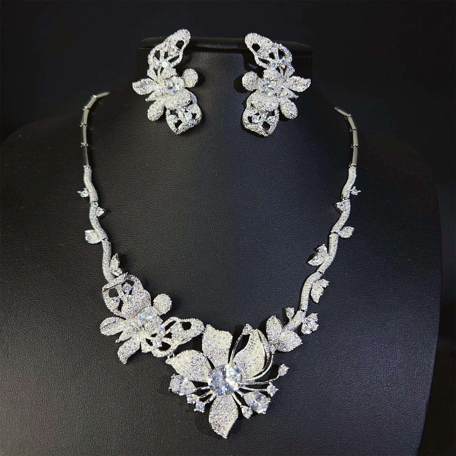 

Vintage Pretty White Butterfly Flower Shape Jewelry Necklace Earrings Multicolor Costume for Wedding Holiday Travel Gift M-765