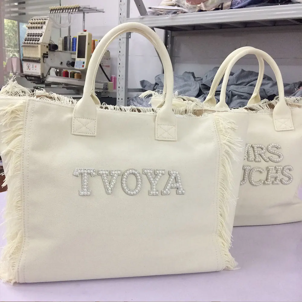 Tote personalizzato per la sposa borsa da luna di miele con nome personalizzato borsa da sposa con frange in tela lettere di perle con strass A-Z