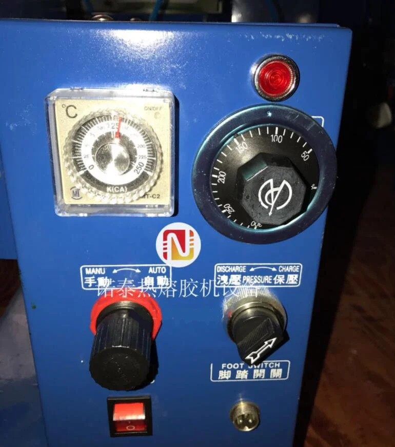 Hot melt glue dispenser machine , automatic glue dispenser small  machine car light glue machine