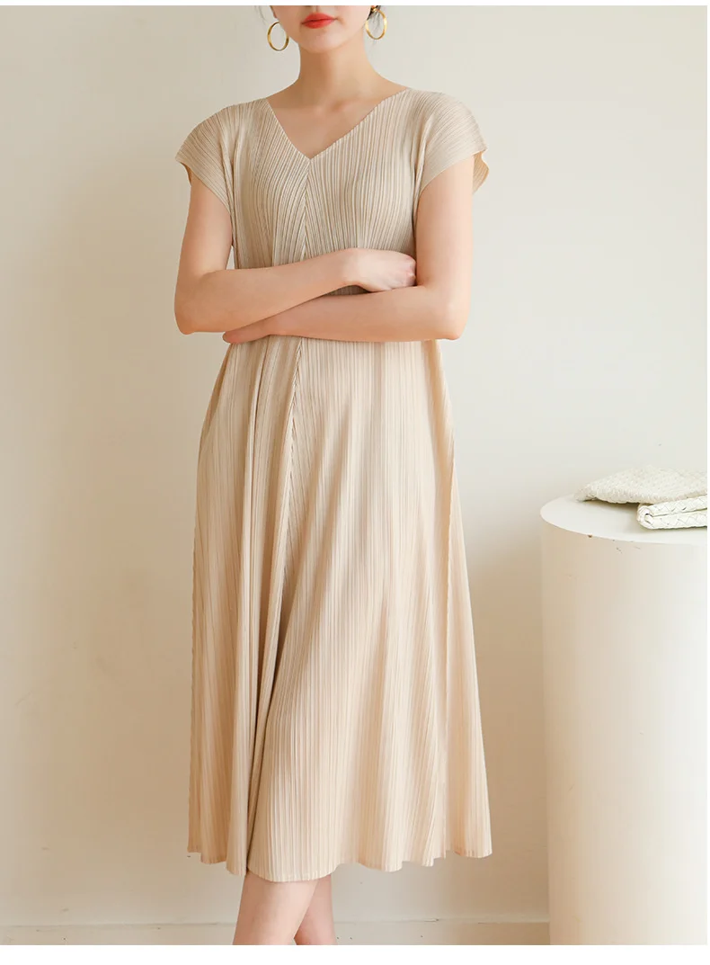 Summer New MIYAKE Pleated Oversized Loose Covering Flesh Fashion V-neck Midlength Dress [3441]