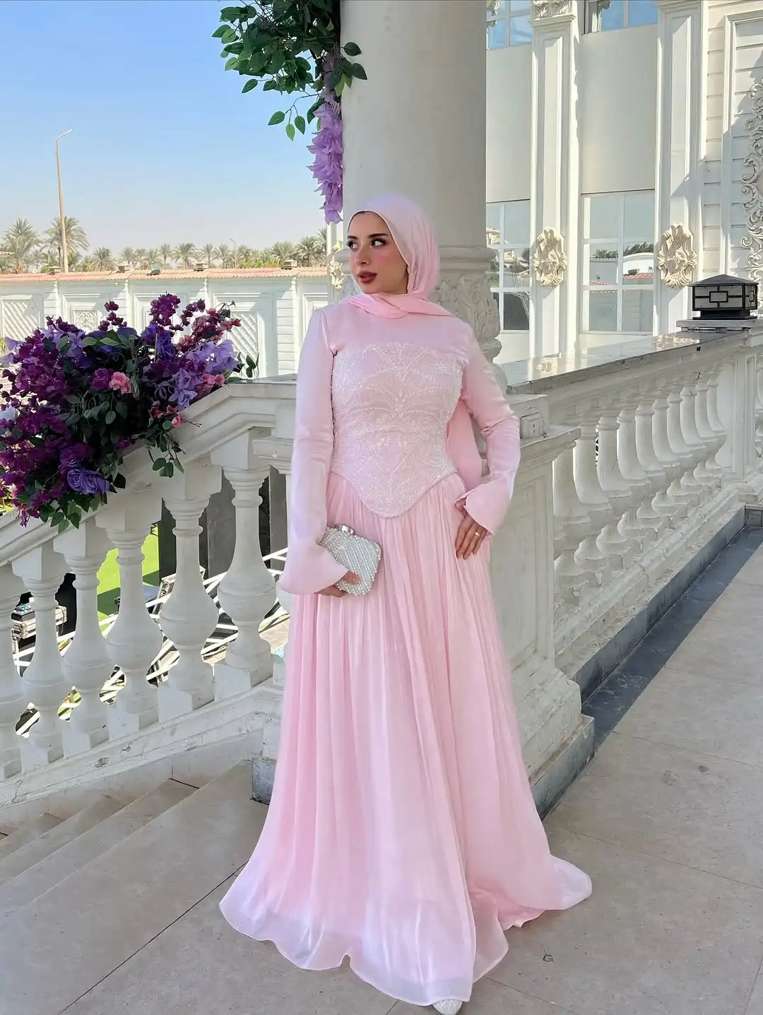 فستان سهرة بتصميم جديد وردي أنيق مطرز بالترتر وأكمام طويلة مع شريط بطول الأرض ثنيات على شكل حرف A للحفلات الراقصة