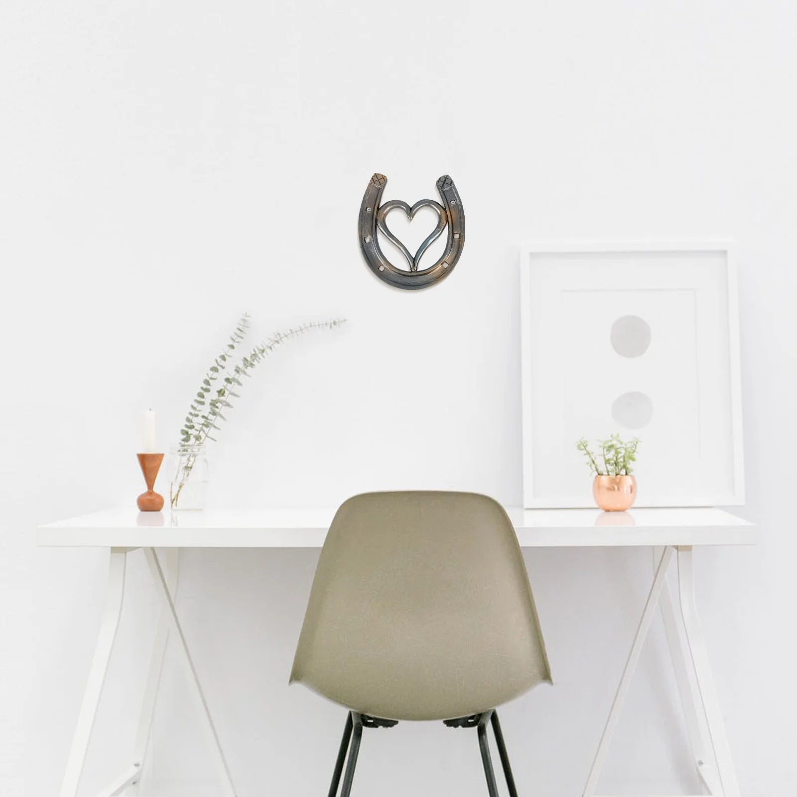 

Resin Horseshoe Wall Hanging Heart Pendant Hollow Sculpture Retro Style Wall Decor for Garden Living Room Balcony Decoration