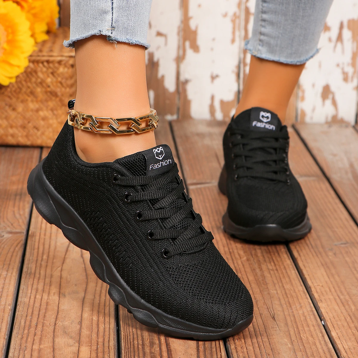 Women's Sneakers with Continuous Stripe Decoration, Fabric Upper, Lace-Up, Low-Top Running Shoes