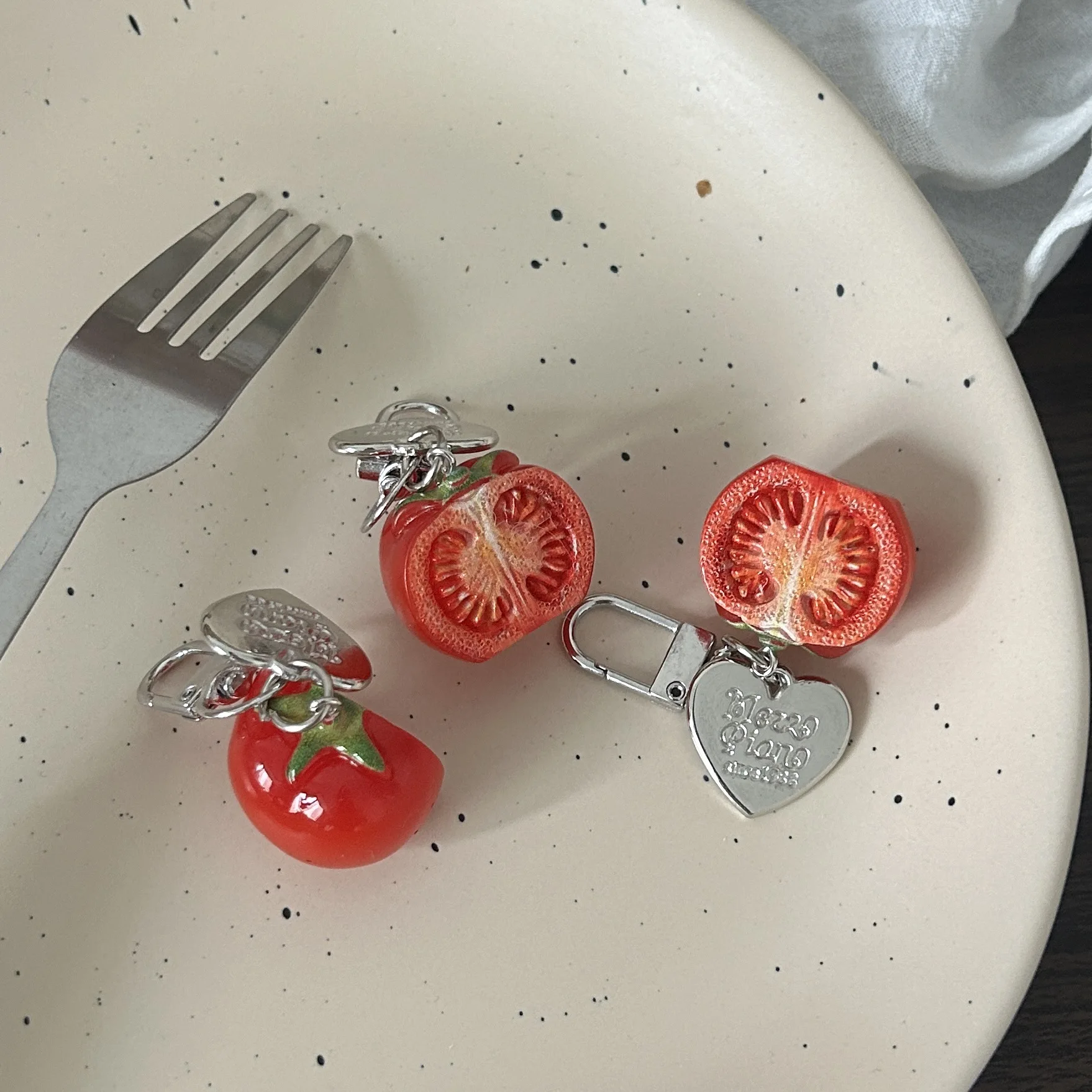 1/3Pcs Realistic 3D Red Tomato Keychain Aesthetic Fruit Key Ring Bag Charm Pendant for Backpack Purse Creative Gift for Adults - view 2