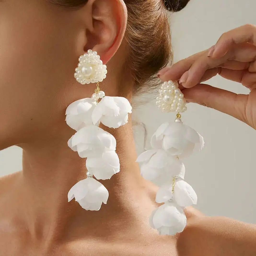 Lacteo Elegante weiße Blume lange Quaste Tropfen Ohrringe Mode exquisite Imitation Perle Piercing Ohrring Bankett Hochzeit Schmuck
