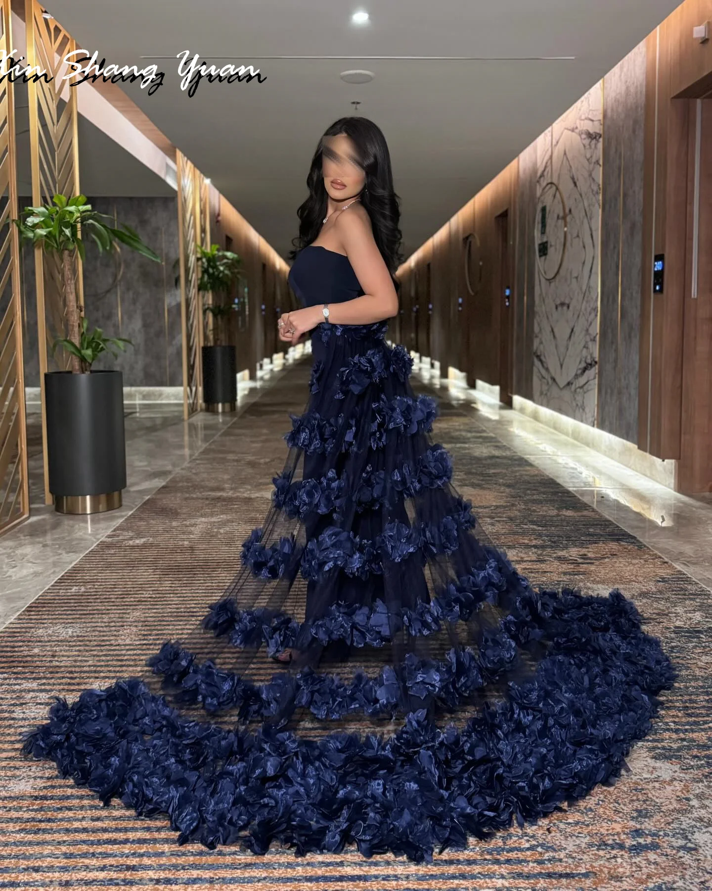 Customized Evening Dress Exquisite Jersey Strapless Sleeveless Prom Gowns Straight Panel Train Lace Appliques Party Dresses