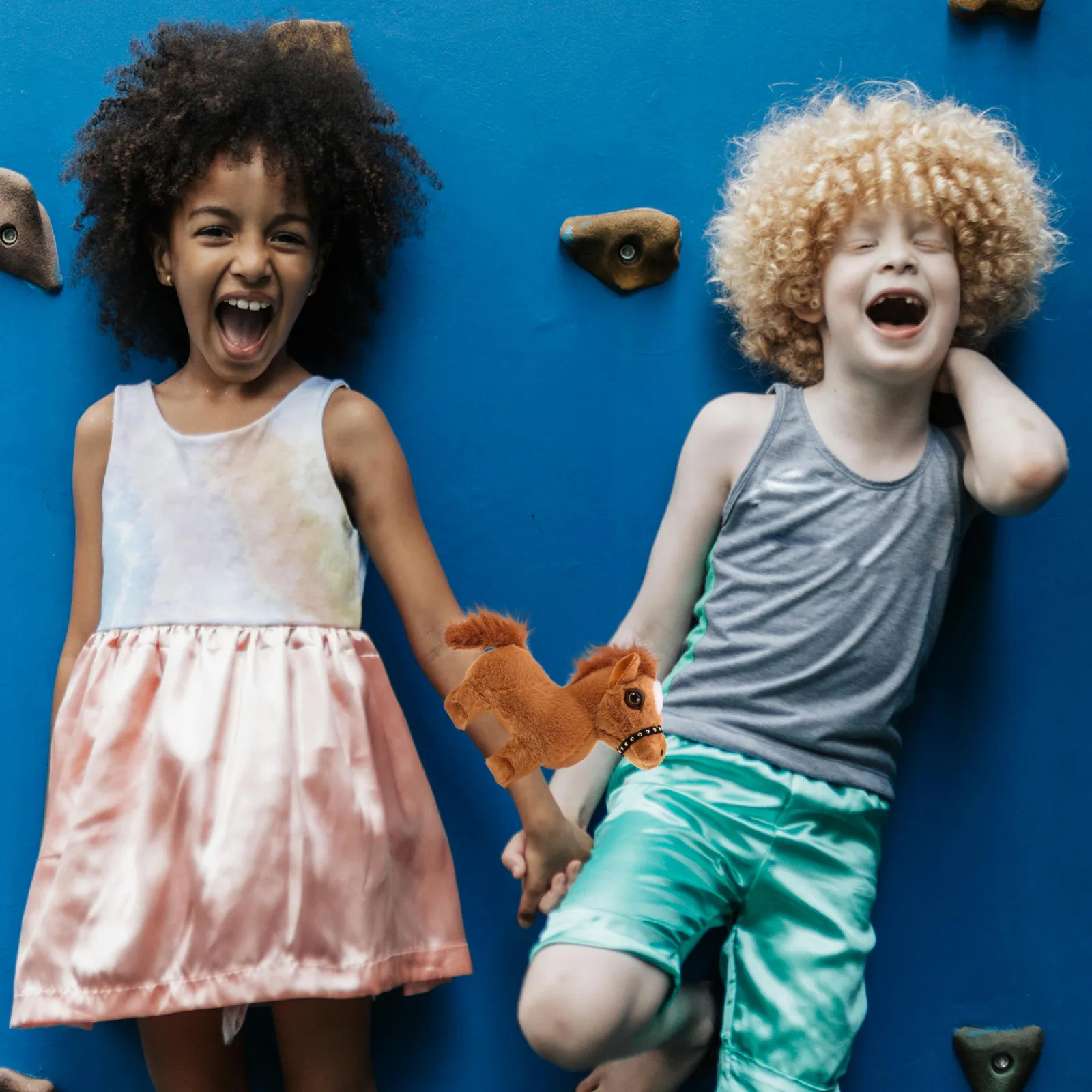 

Мягкий браслет-сюрприз в виде реалистичной лошади (белоголовый конь) для детей, для подарков на день рождения и сувениров в подарочных пакетах